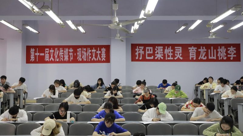 绿幕与实景：揭秘影视制作中的场景搭建技巧对比